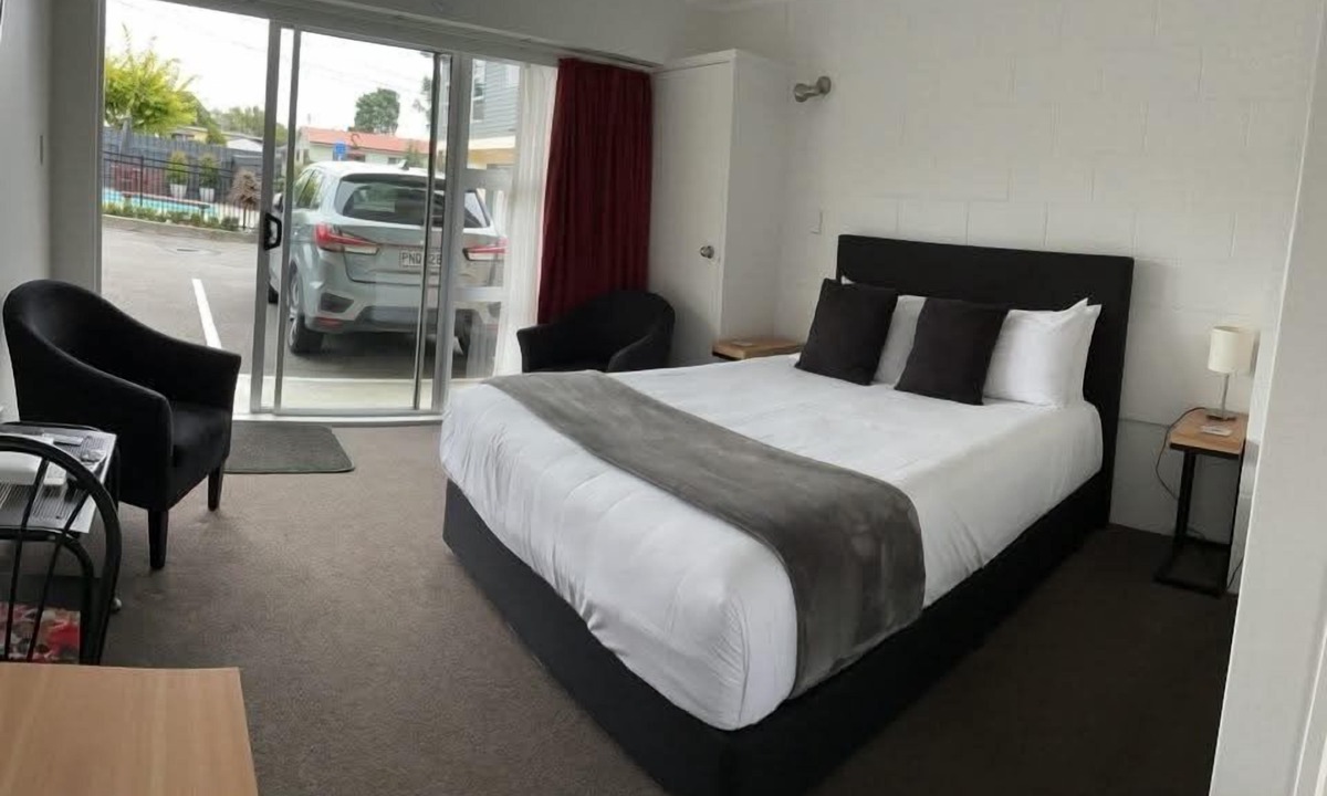 Waikanae Hotel | Kapiti Gateway Motel