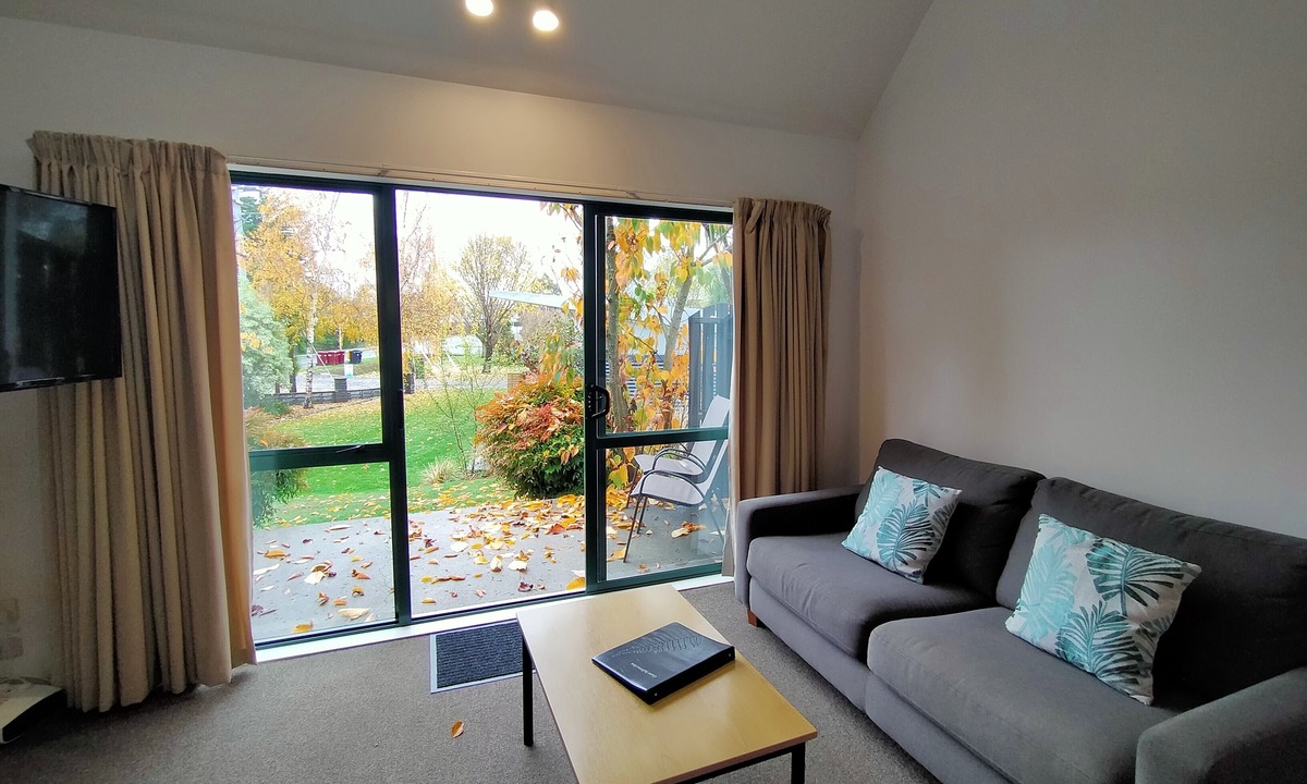 Martinborough Hotel | The Claremont Motels & Apartments