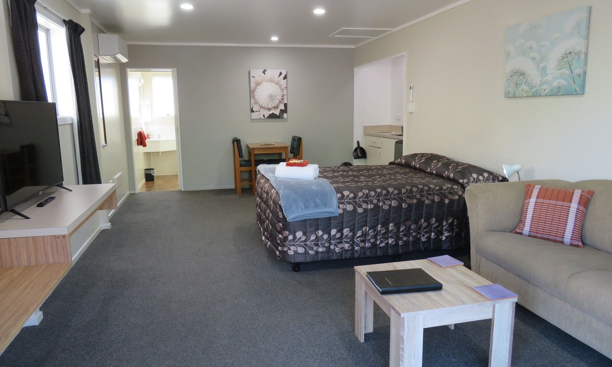 Springlands Hotel | Commodore Court Motel