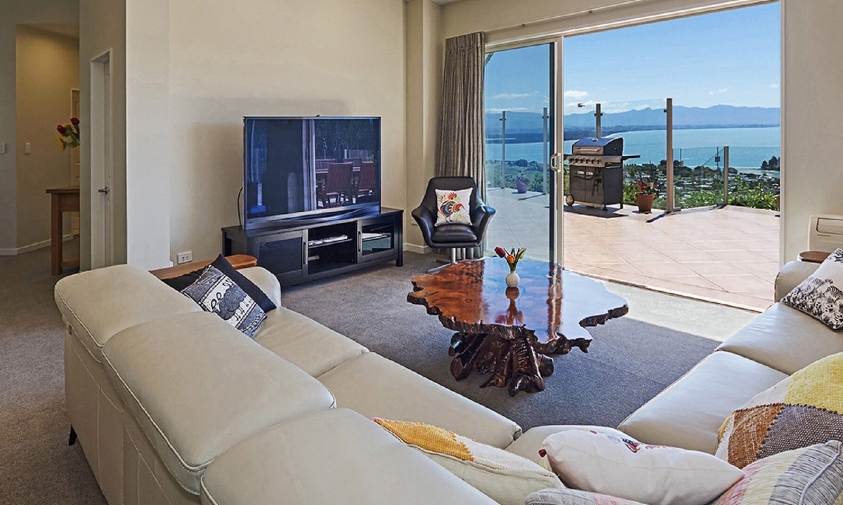 Britannia Heights House | Seasbreeze 3 - Spacious, Sunny Nelson Holiday Home with Sea Views!