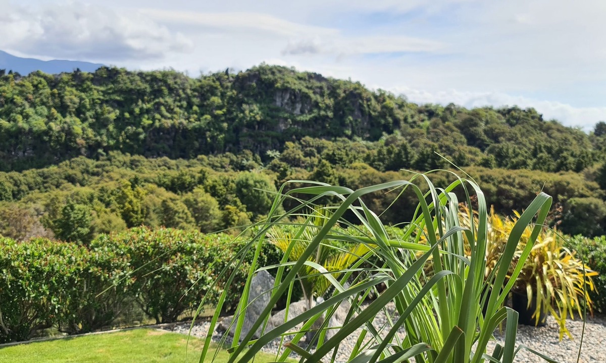 Motupipi Cottage | Rocky Ridge Cottage a unique getaway in Takaka