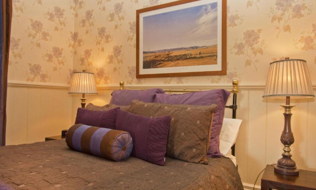 Strowan Bed & Breakfast | Lilac Rose Boutique Bed and Breakfast