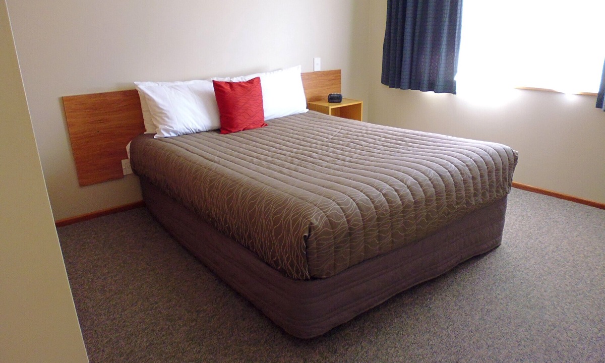 Cheviot Hotel | Broadview Motel