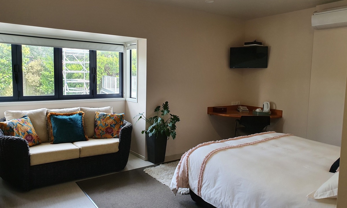 Opunake Hotel | Headlands Hotel