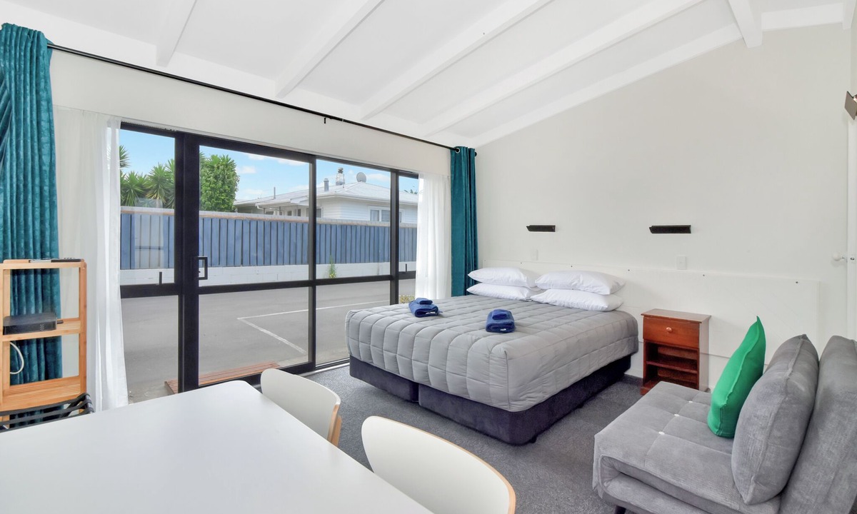 Whakatane Hotel | NauMai Motel