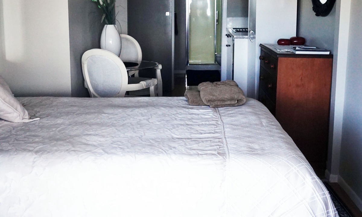 Whitianga Hotel | Nana Glad's Beach Front Accommodation
