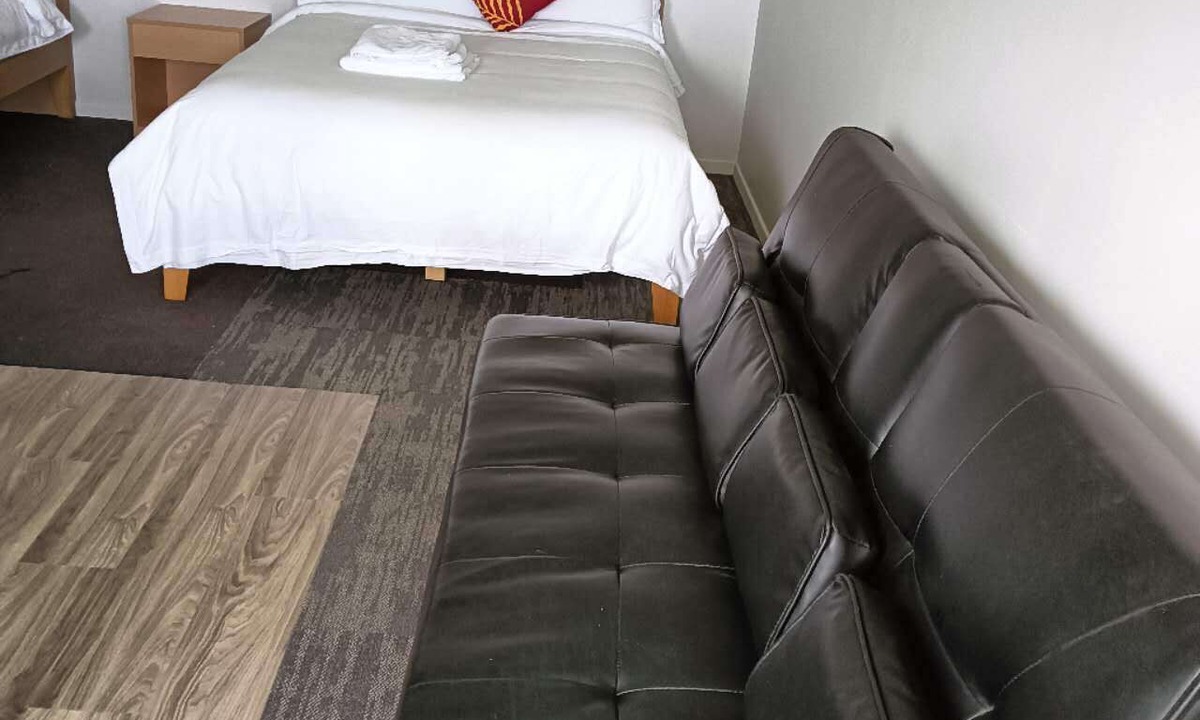 Kawaha Point Ski Chalet | 2 double and 1 sofa beds chalet 7D