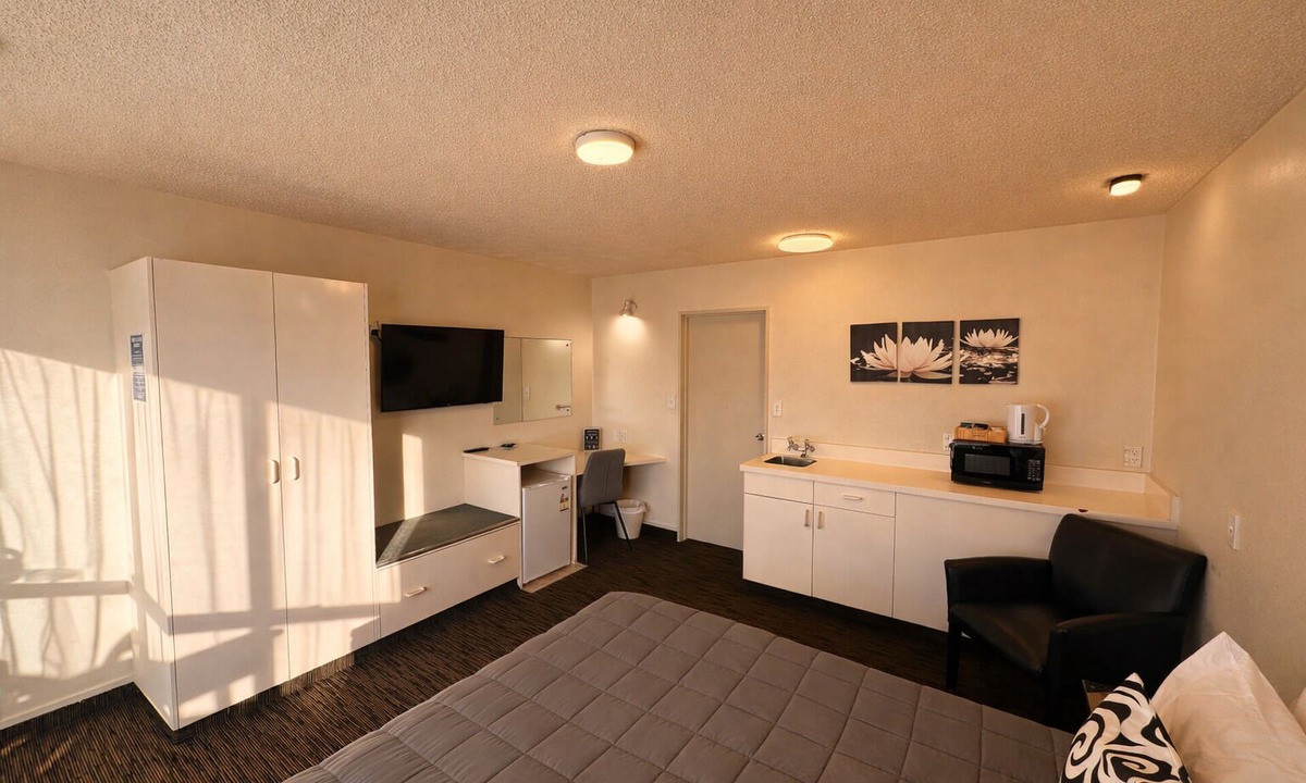 Napier Hotel | BK's Fountain Court Motel