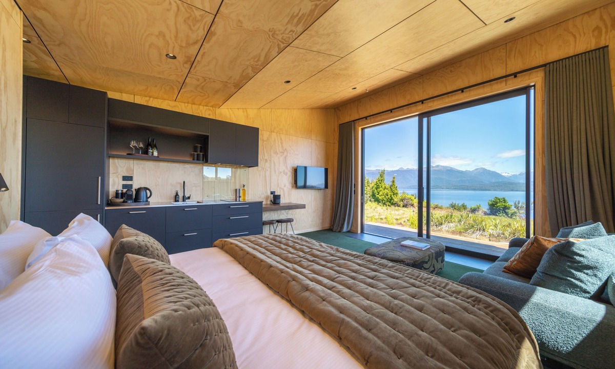 Te Anau Cabin | Tukare Lookout