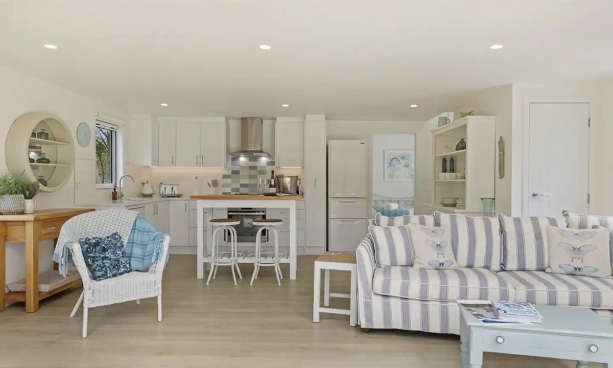 Leigh Cottage | Songbird Cottage - a luxury dog friendly hideaway