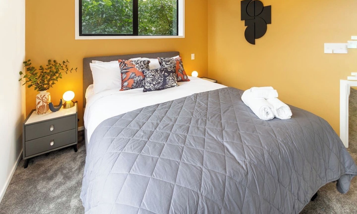 Henderson House | Modern Hideaway: 2-Bed Townhouse