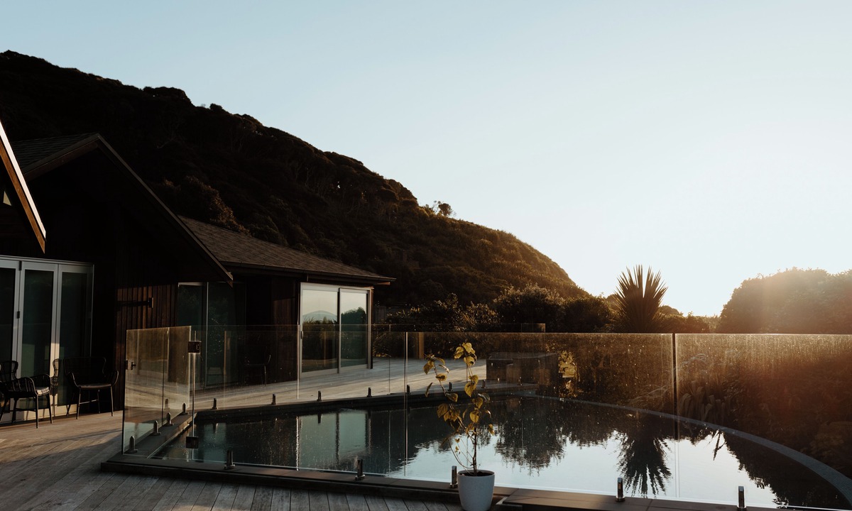 Raglan Hotel | Te Whaanga Retreat & Spa Lodge & Canvastown Luxury Glamping Tents