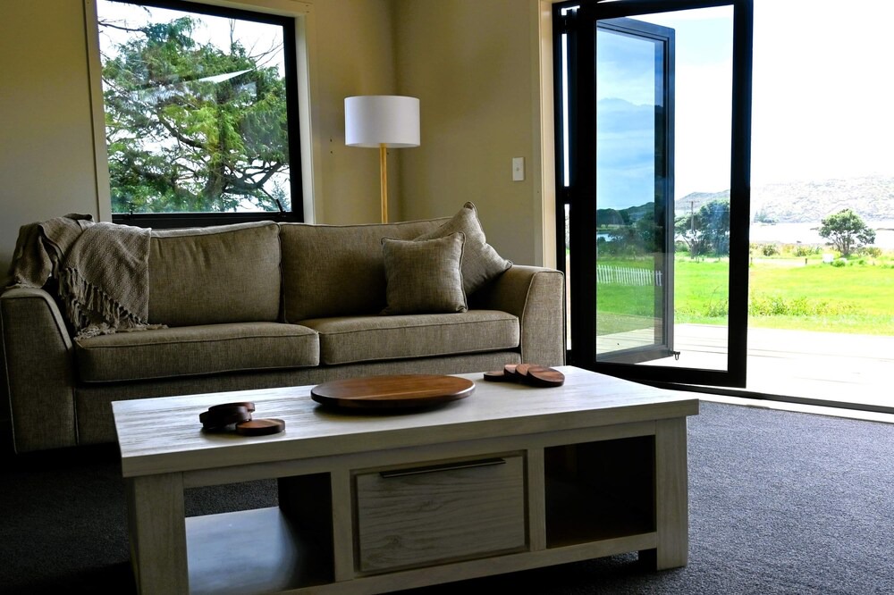 Waitomo District House | Mee ‘N G’s Boat Shed Marokopa’s finest luxury stay!