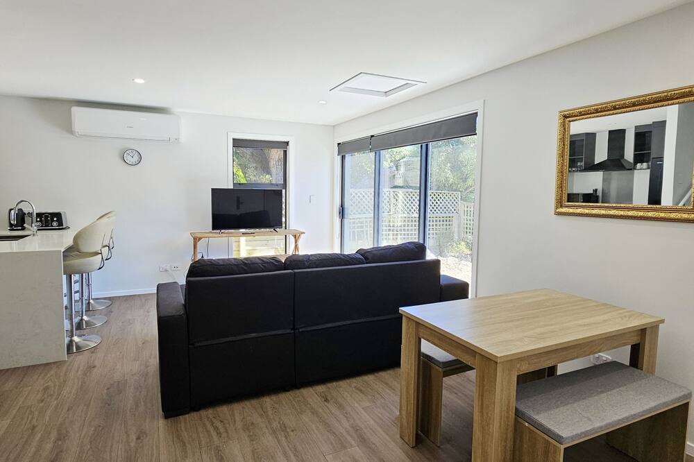 Wellington House | A newly built 3 Bedroom and Garage home at the city fringe!