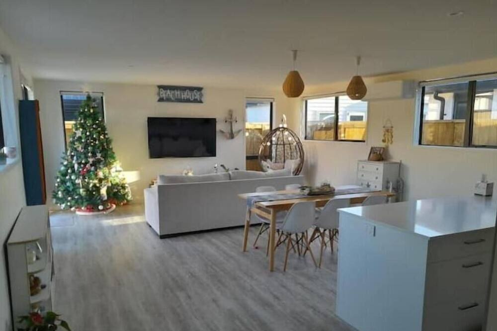 Papamoa Beach Apartment | Family Beach House