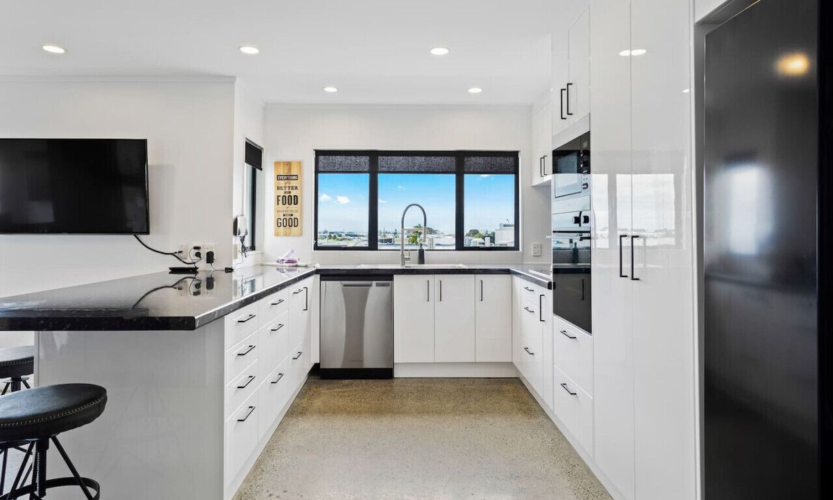 Manukau City Apartment | Freeman Escape with garage parking