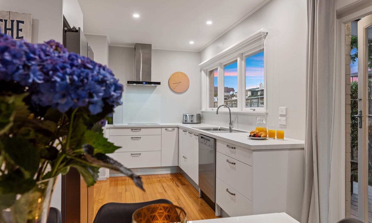 Mount Maunganui House | Central Mount Cottage