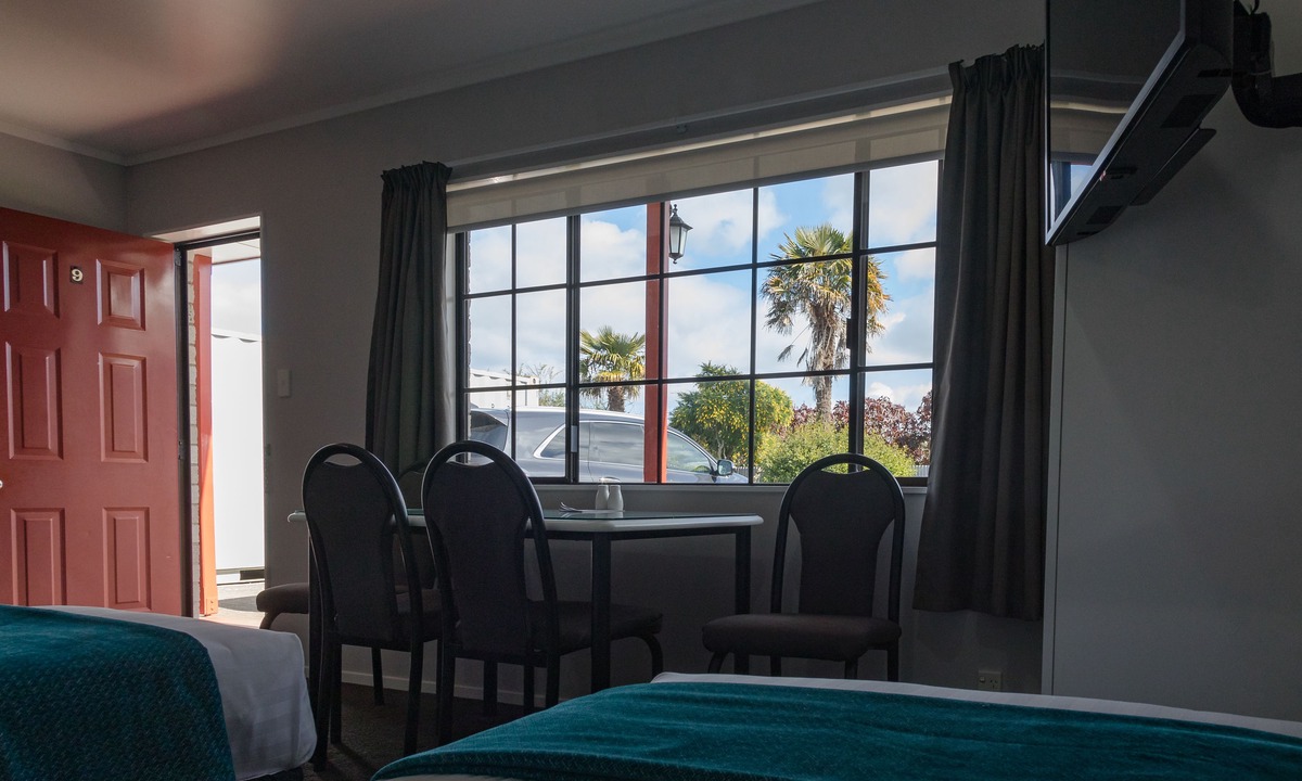 Gisborne Hotel | Bk's Palm Court Motor Lodge