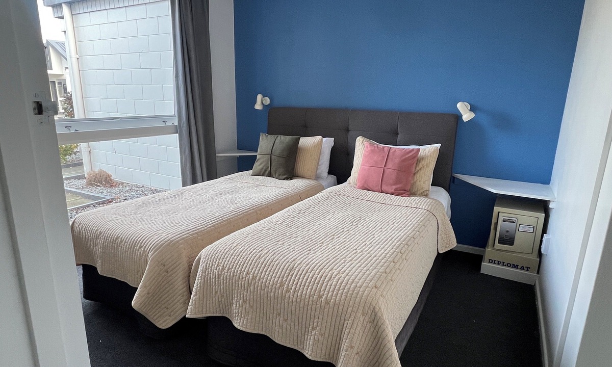 Merivale Hotel | Diplomat Motel