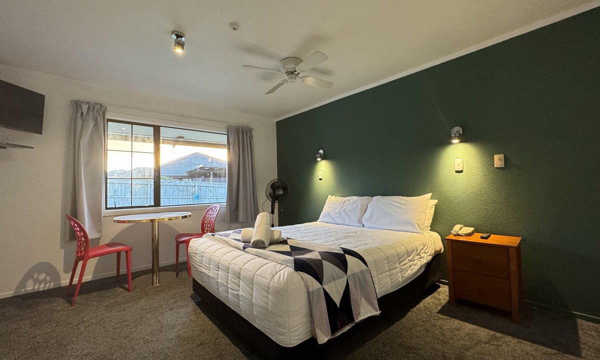 Mangere Hotel | Oakwood Manor Motor Lodge