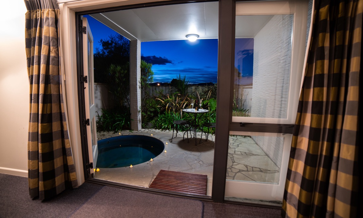 Taupo Hotel | Baycrest Lodge