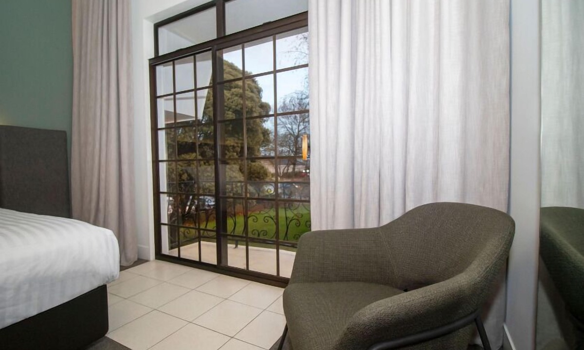 Whanganui Hotel | The Avenue Hotel