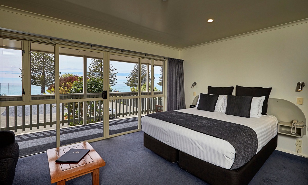 Kaikoura Hotel | The White Morph - Heritage Collection