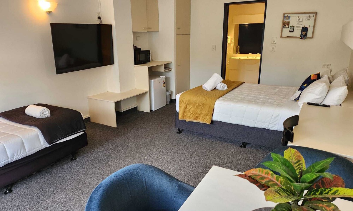 Paraparaumu Beach Hotel | U Studios Paraparaumu, SureStay Collection by BW