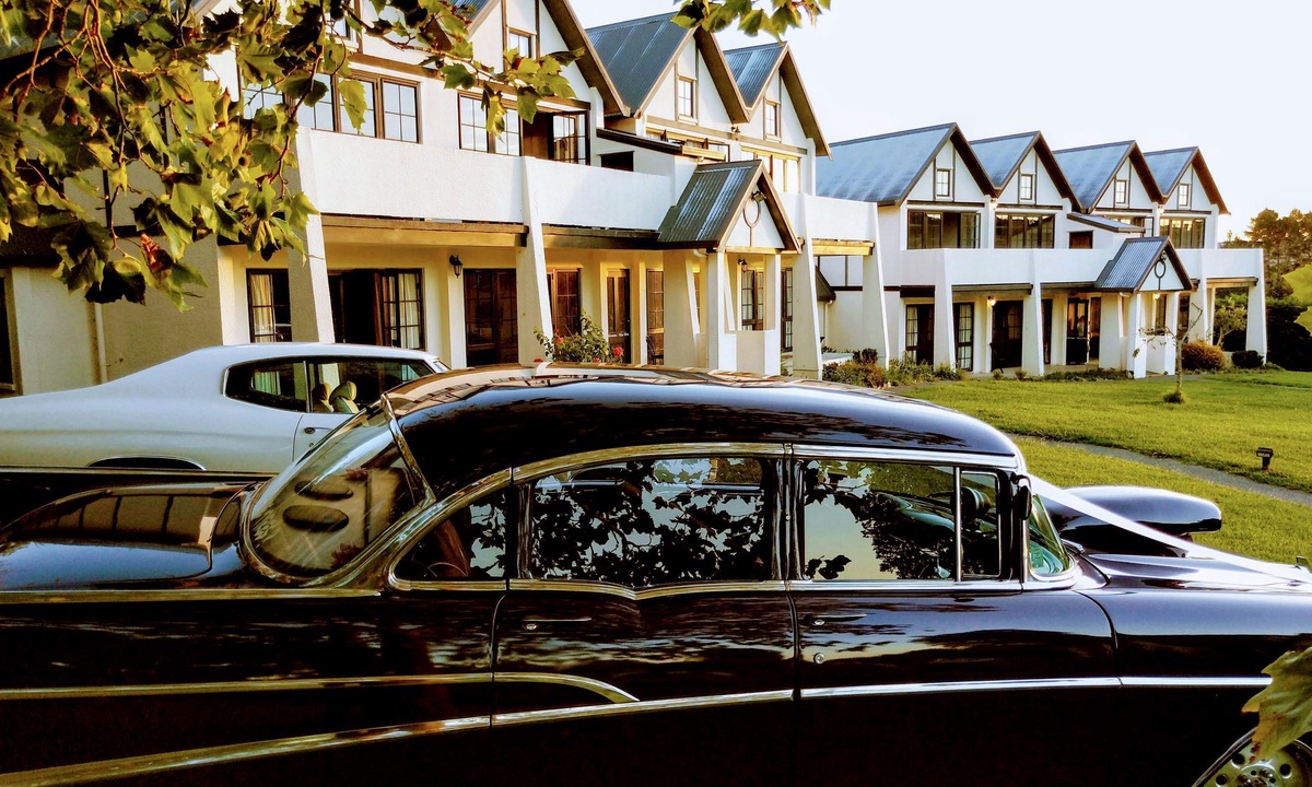 Snells Beach Hotel | Salty Dog Inn