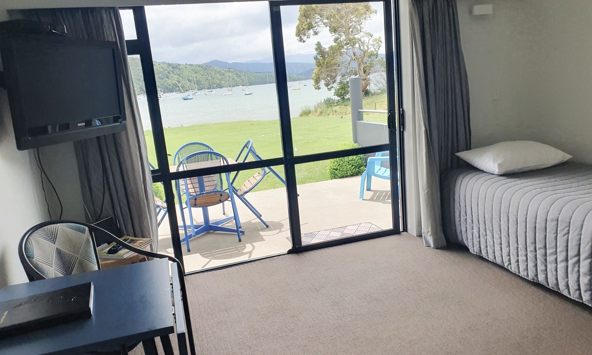 Waikawa Bay Hotel | Bay Vista Waterfront Motel Picton