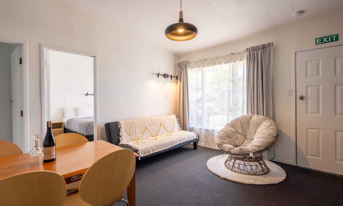 Hastings Hotel | Frimley Lodge Motel