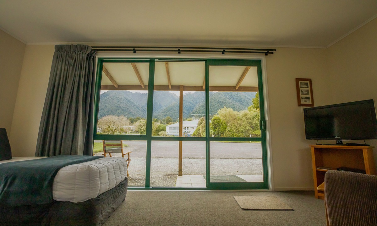 Fox Glacier Hotel | Rainforest Motel
