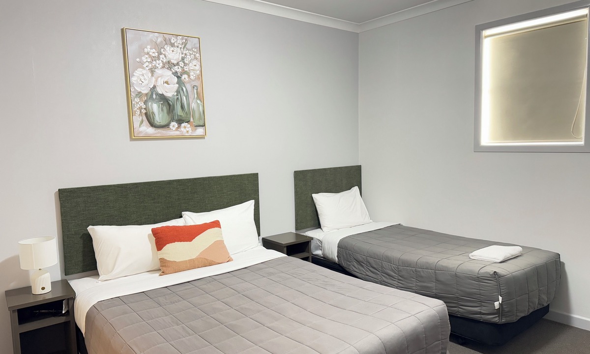 Cambridge Hotel | No1 Motels On Victoria