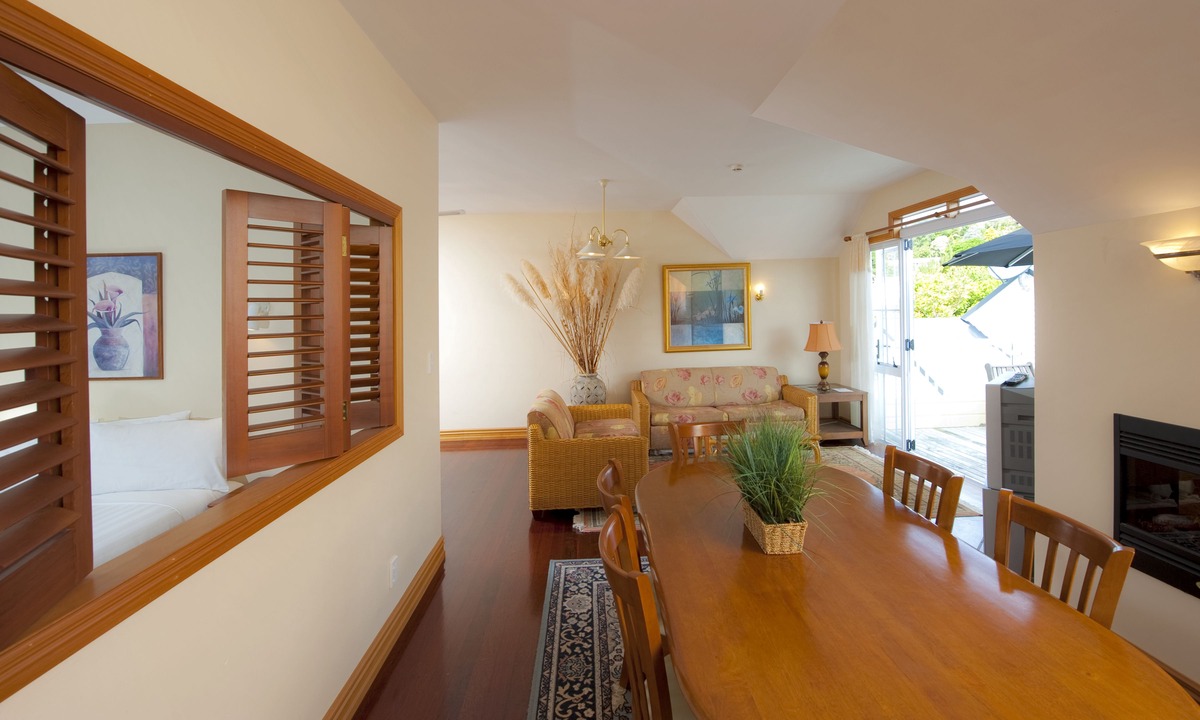 Russell Apartment | Seaport Village