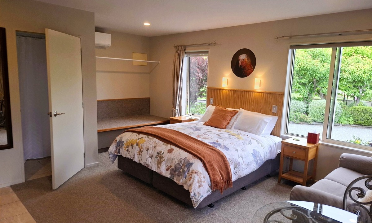 Te Anau Bed & Breakfast | Blue Ridge Studios and Bed & Breakfast