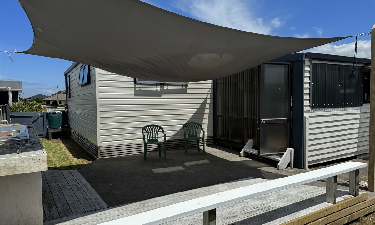 Waihi Beach Cabin | Escape to the idyllic shores of Waihi Beach.