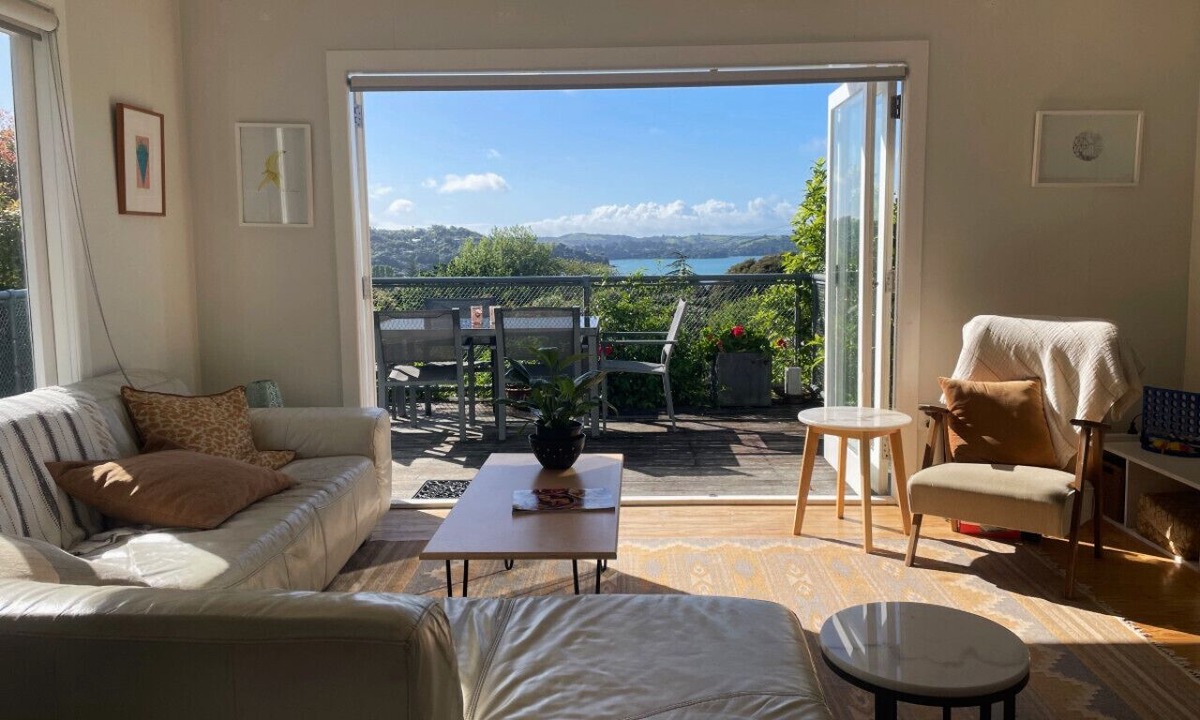 Oneroa House | Tucked away from the downtown core and centrally located for your convenience
