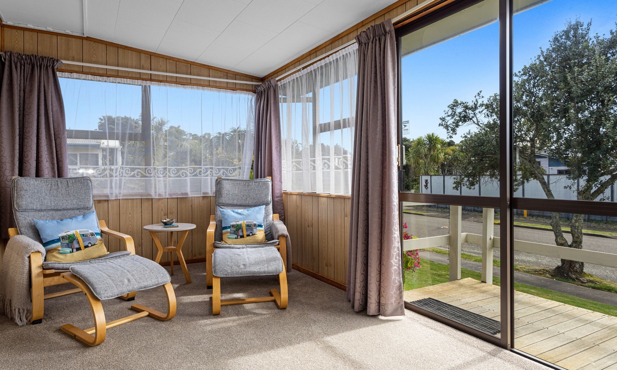 Coastlands House | A Stones Throw - Coastlands Holiday Home