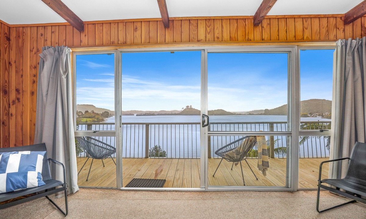 Tikitere House | The Lakes Edge - Lake Rotoiti Holiday Home