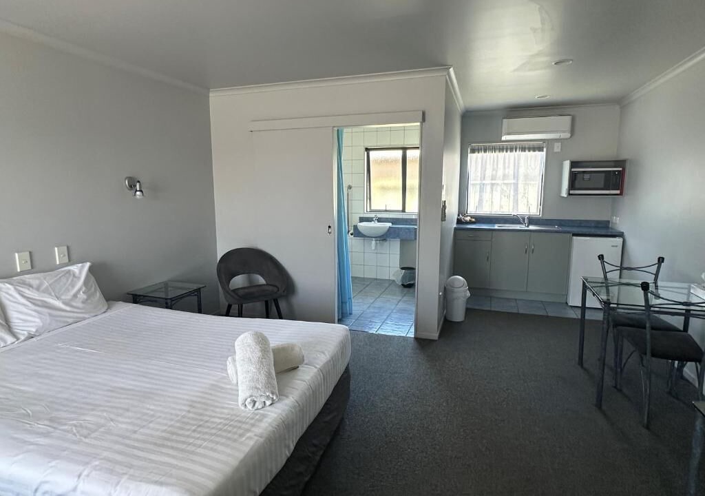 Waiotahi Hotel | Eastland Pacific Motor Lodge