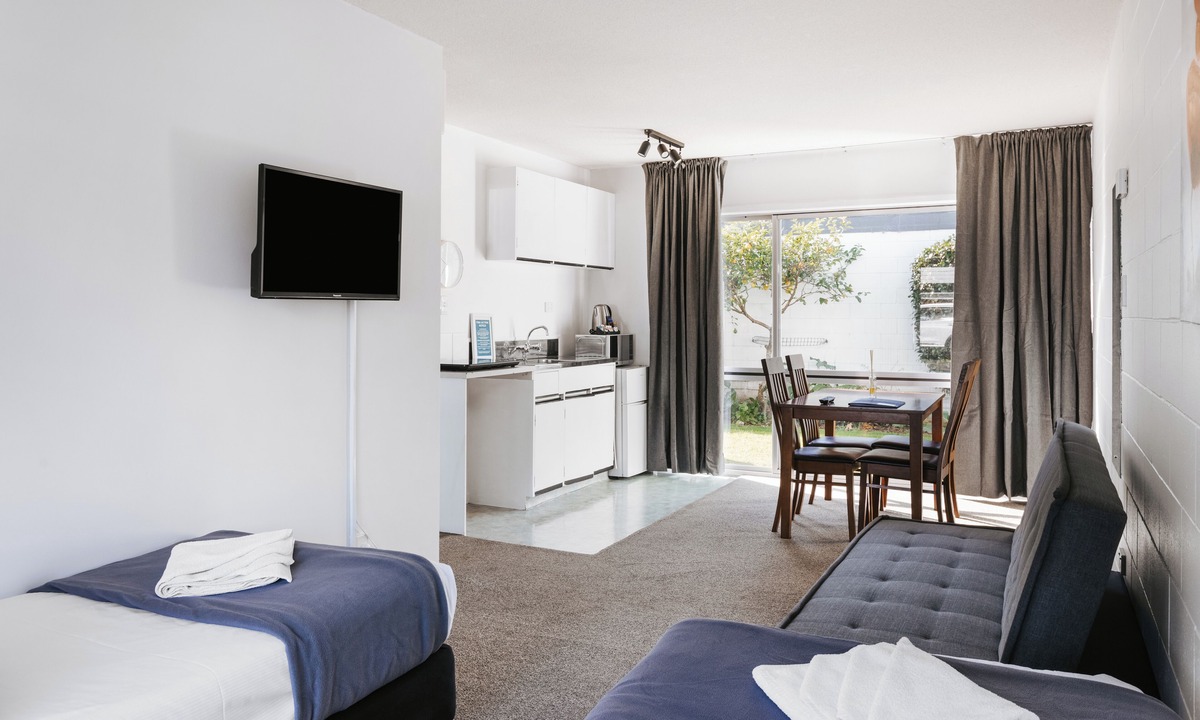 Tauranga Hotel | Roselands Motel