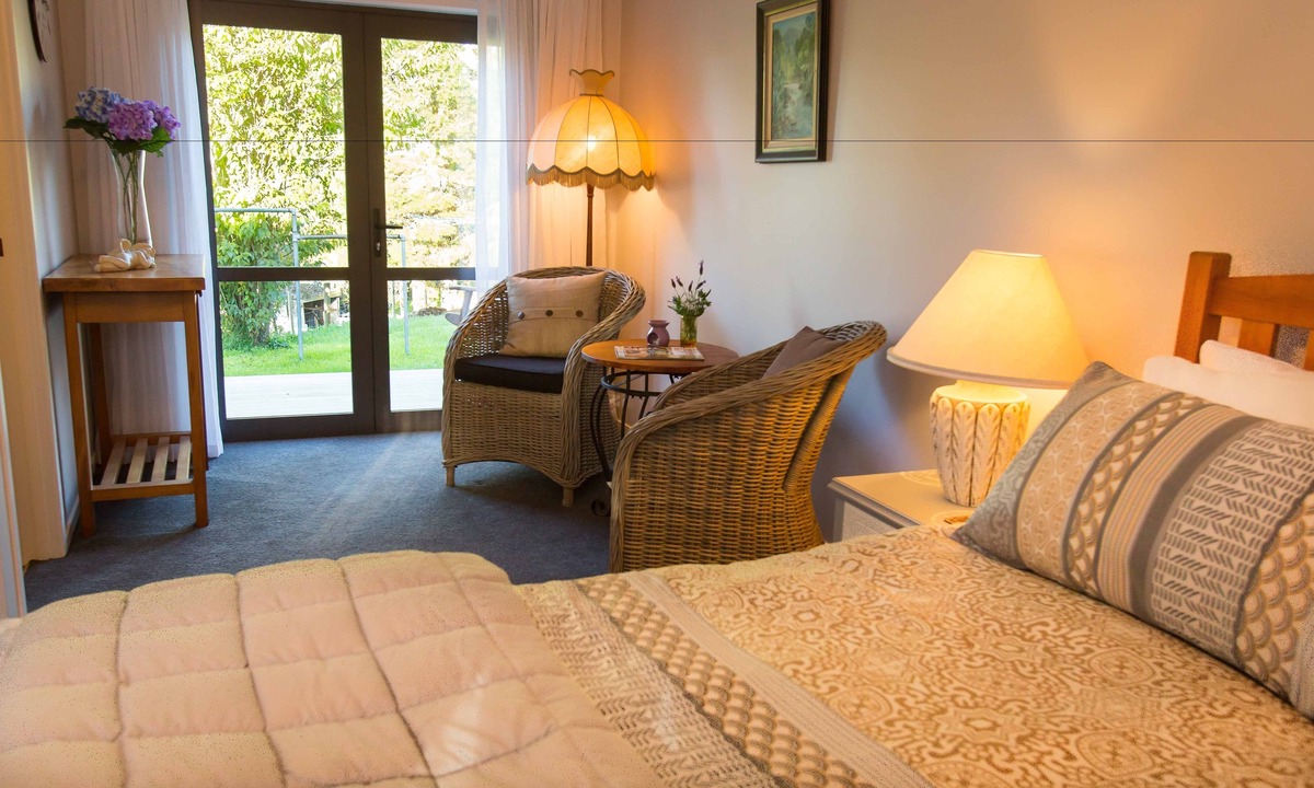 Oropi Bed & Breakfast | Rolling Hills Country Stay B&B