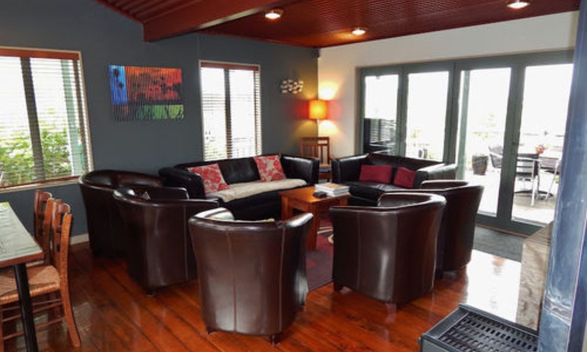 Cape Foulwind Hotel | Omau Settlers Lodge Motel