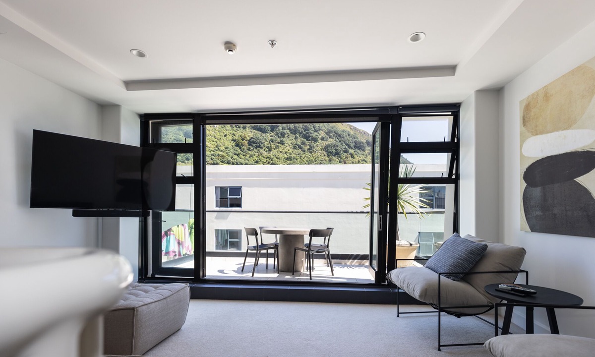 Mount Maunganui Apartment | Enjoy sea peeps to the Main Beach.