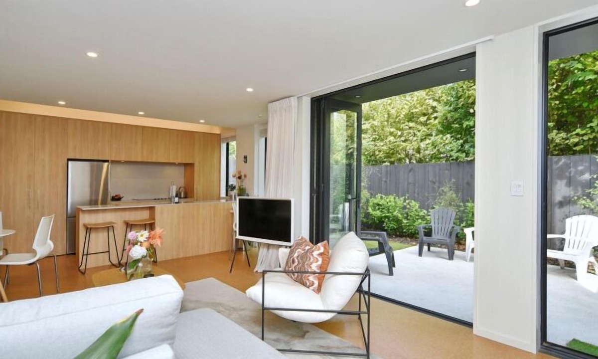 Addington Apartment | Dickens St-Stylish 2-Bedroom Townhouse - Your Perfect Getaway