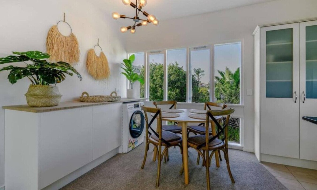 Mission Bay Apartment | Sun Soaked 1 BD | Full Kitchen w/Sea View