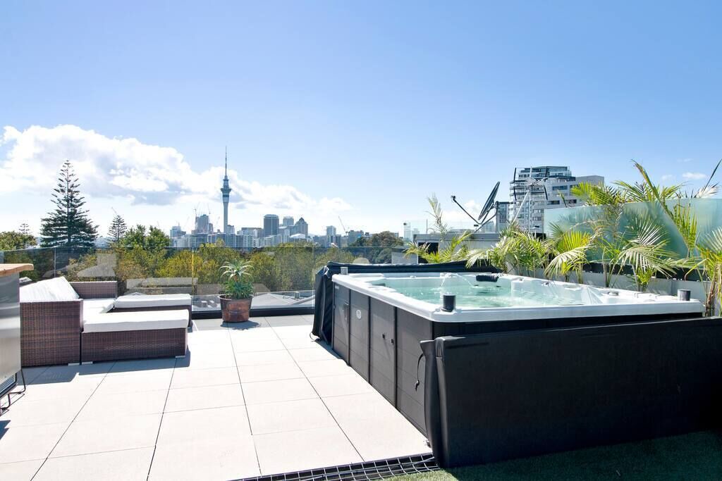 Grey Lynn Apartment | Entertainers penthouse with 5 bedrooms pool & spa