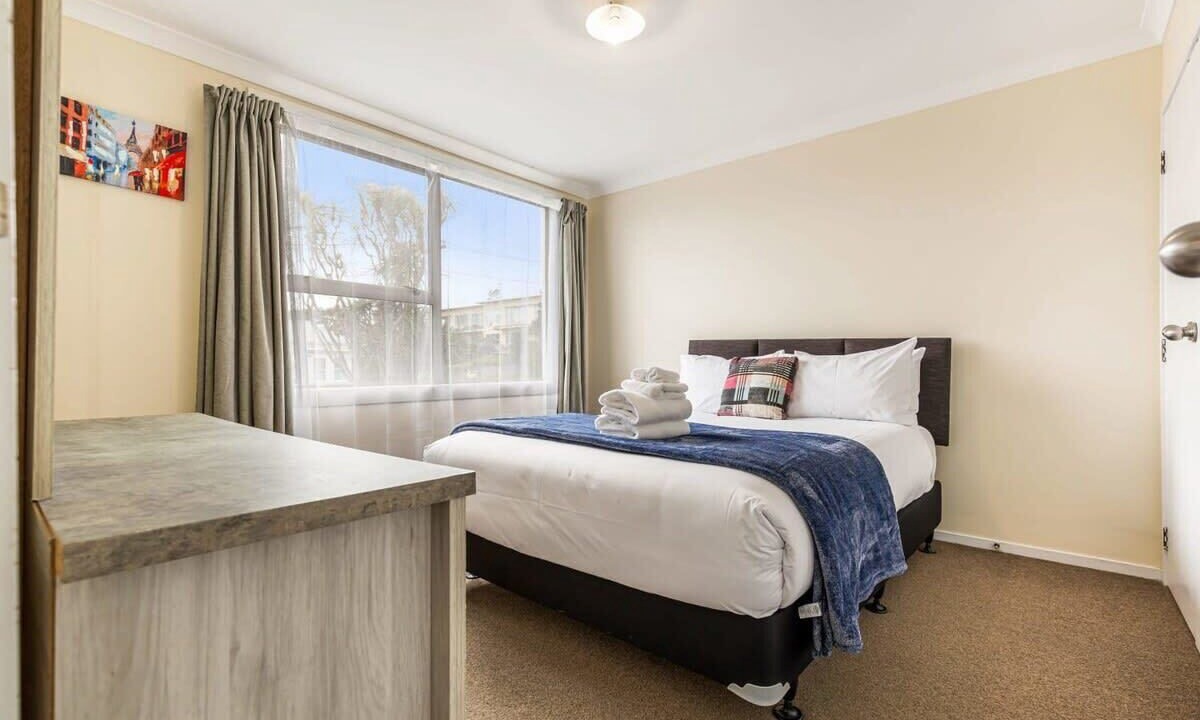 Mount Eden Apartment | Lovely 2-Bedroom Rental with Parking Zodiak Stays
