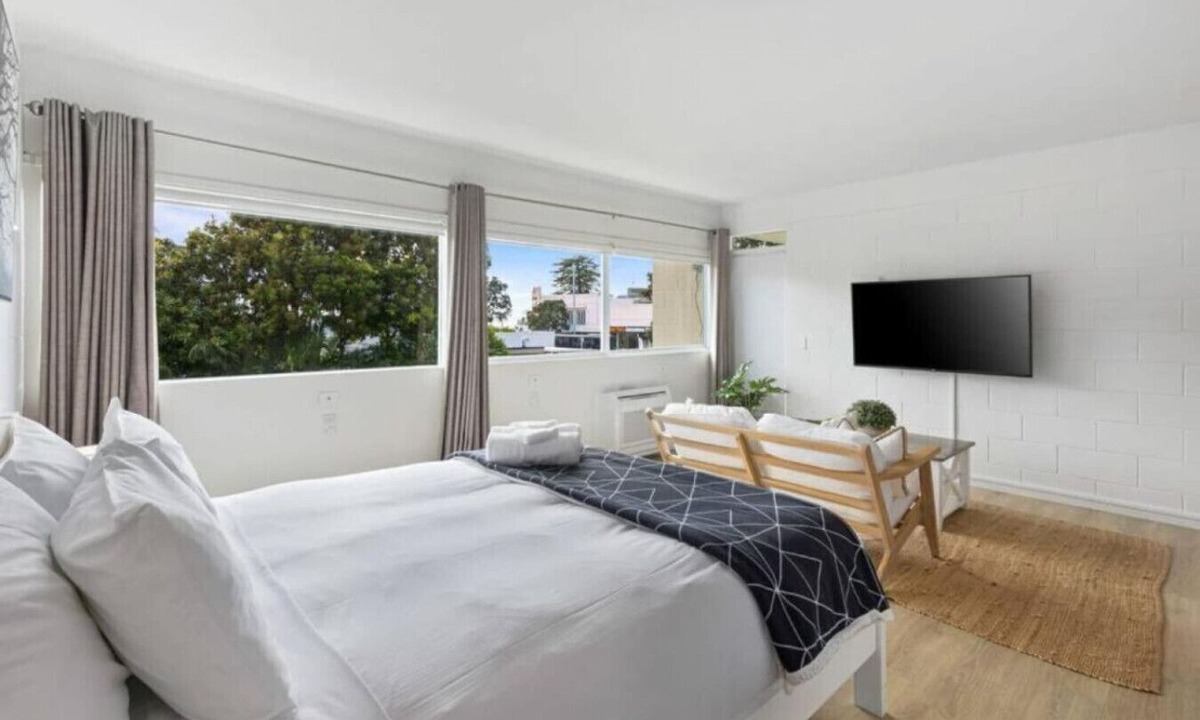 Mission Bay Apartment | Sun Soaked Studio| Full Kitchen | Sea Views
