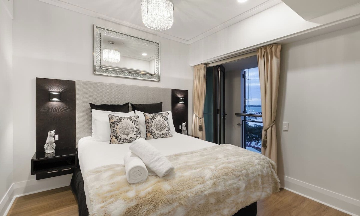 Auckland Central Business District Apartment | Extravagant Escape - Sebel